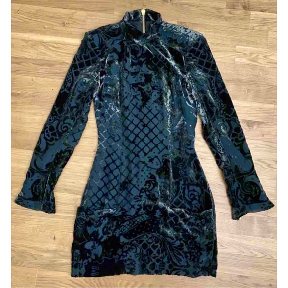*SOLD* Authentic Balmain x H&M Green Velvet Dress - Picture 3 of 10